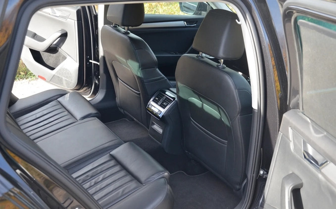 Skoda Superb cena 63900 przebieg: 205000, rok produkcji 2016 z Wałbrzych małe 137
